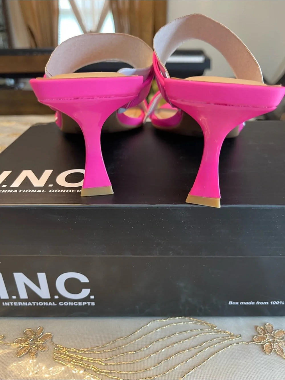 NWB international concept women’s Winnie dress sandals fuchsia smooth size 8